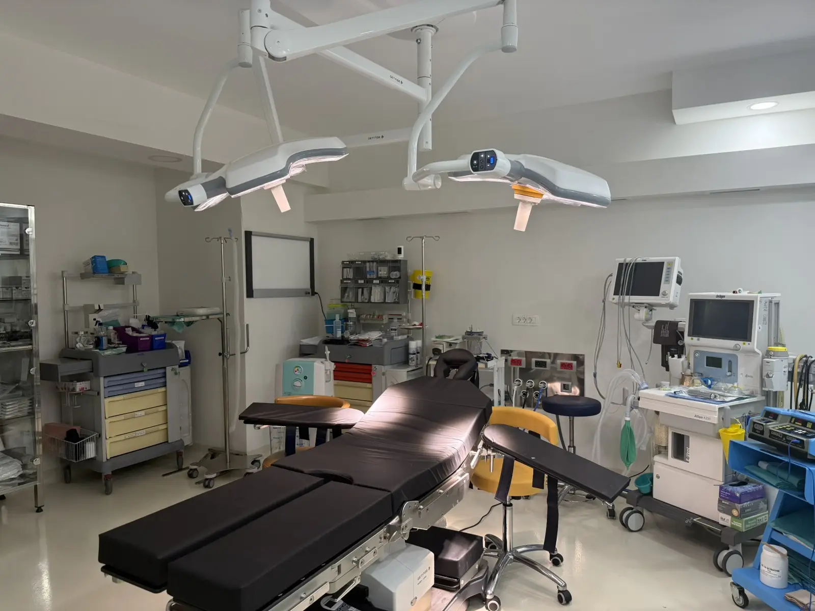 American Hospital for Plastic Surgery Montenegro – reception and surgical suite ambience